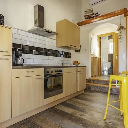 Guzman - Gisela كاليبي