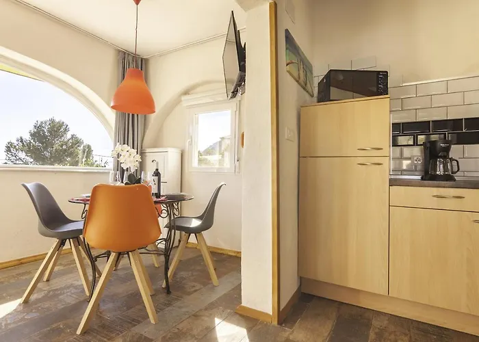 Guzman - Gisela Villa *